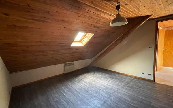 Appartement à vendre    3 pièces •  La Houssière