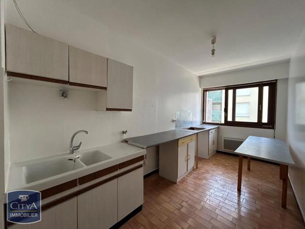 Appartement à louer 2 pièces 60.15m² Châteauroux (36000)