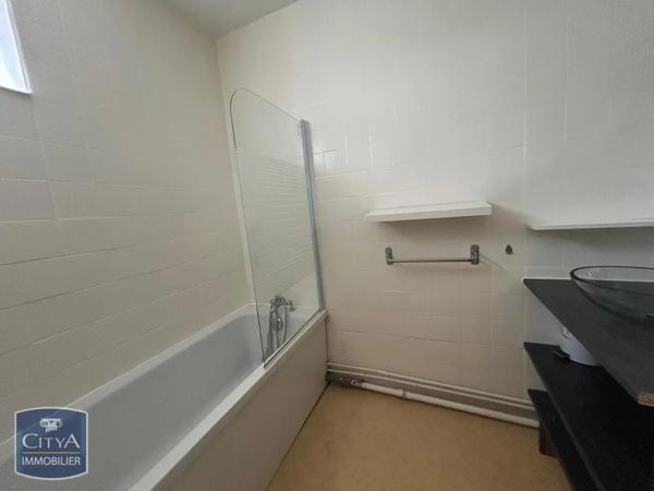 Appartement à louer 2 pièces 60.15m² Châteauroux (36000)