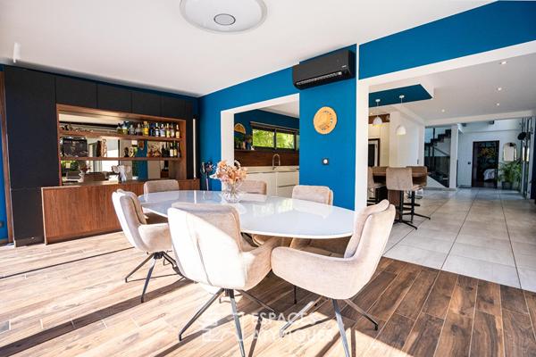Élégante villa contemporaine avec piscine dans un secteur recherché