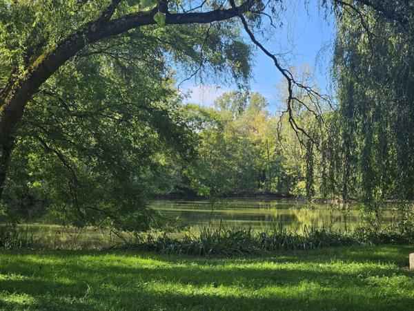 MAISON DANS LA CAMPAGNE AVEC ETANG PRiVE Condom