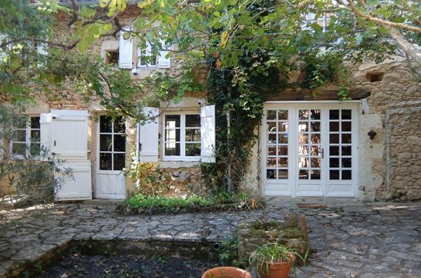 MAISON DANS LA CAMPAGNE AVEC ETANG PRiVE Condom