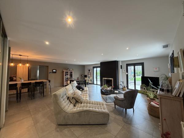 Agen (47000) MAISON 4 CHAMBRES GARAGE ET PISCINE. TERRAIN DE 1900 M2