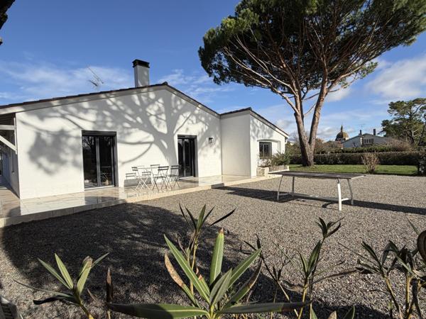 Agen (47000) MAISON 4 CHAMBRES GARAGE ET PISCINE. TERRAIN DE 1900 M2