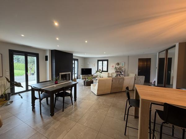 Agen (47000) MAISON 4 CHAMBRES GARAGE ET PISCINE. TERRAIN DE 1900 M2