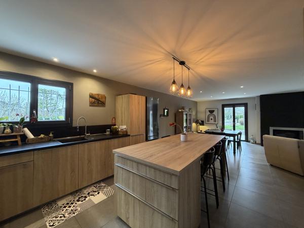 Agen (47000) MAISON 4 CHAMBRES GARAGE ET PISCINE. TERRAIN DE 1900 M2