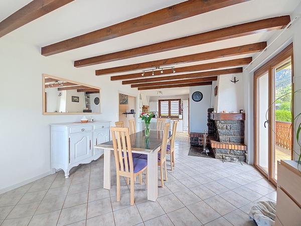 Agréable châlet avec vue sur les Mémises