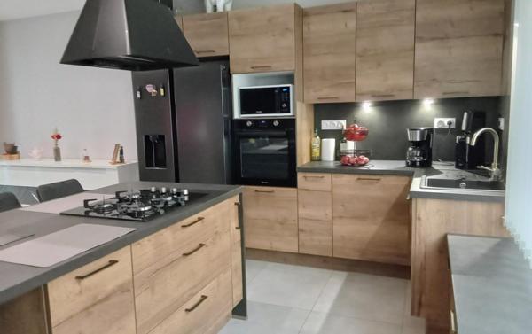 Coup de coeur pour cette maison de bourg sur trois niveaux, entièrement rénovée