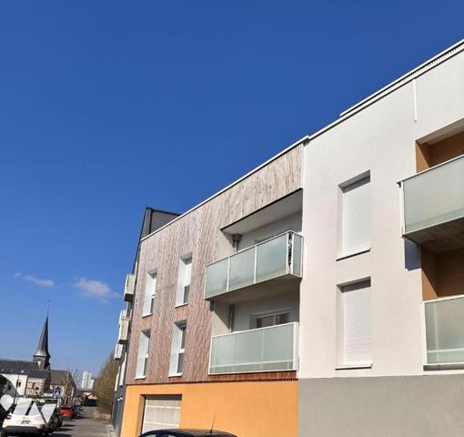 PETIT-QUEVILLY Mairie. F4 avec balcon + parking