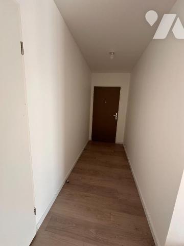 PETIT-QUEVILLY Mairie. F4 avec balcon + parking