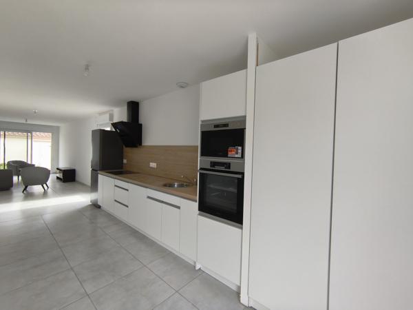 Maison
                                                                                                                                                                                                                                                                                                                        3 pièce(s)                                                                                                                                                                                                          2 chambre(s)                                                                                                                                                                                                          93.23  m²