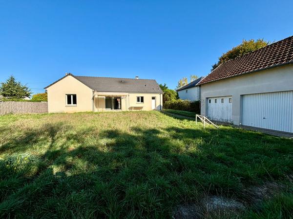 Maison de plain pied récente avec dependances