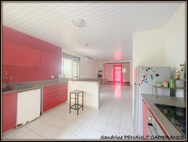 A VENDRE A KOUROU (GUYANE FRANCAISE) UNE CHARMANTE MAISON INDIVIDUELLE T4 de 90 m² - TERRAIN DE 367 m² - AU PRIX DE 263 000 €.