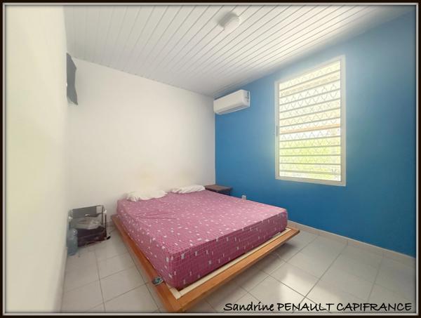 A VENDRE A KOUROU (GUYANE FRANCAISE) UNE CHARMANTE MAISON INDIVIDUELLE T4 de 90 m² - TERRAIN DE 367 m² - AU PRIX DE 263 000 €.