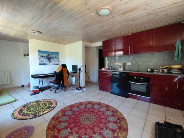 Immeuble de rapport avec 3 appartements loué.