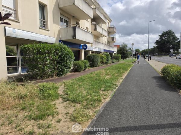 Local 49.74 m² à Blanquefort 33290