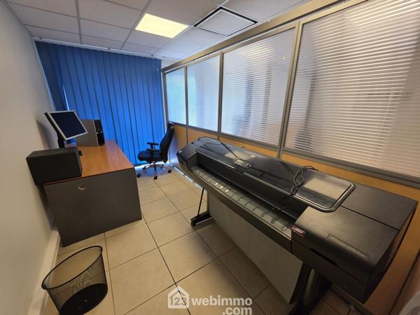 Local 49.74 m² à Blanquefort 33290