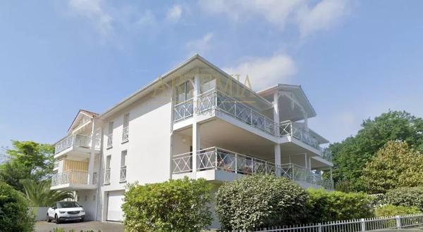 RESIDENCE DE STANDING – TERRASSE 35m² – PETITE VUE BASSIN