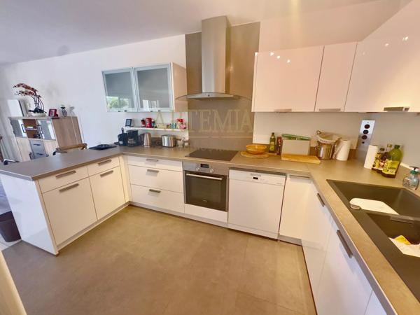 RESIDENCE DE STANDING – TERRASSE 35m² – PETITE VUE BASSIN
