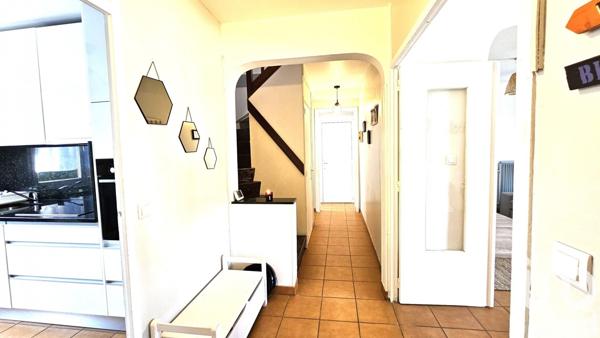 Maison traditionnelle 5 pièces de 101 m² à La Grande-Paroisse (77130)