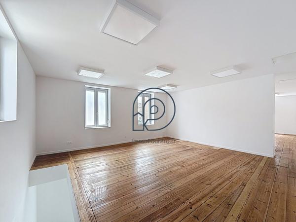 La Madeleine – Immeuble de bureaux 126 m² entièrement rénové | Sans copropriété | À vendre