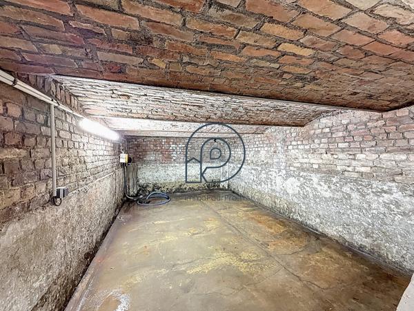La Madeleine – Immeuble de bureaux 126 m² entièrement rénové | Sans copropriété | À vendre