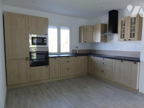 LONGLAVILLE - PAVILLON F4 76 M² ENTIEREMENT RENOVE