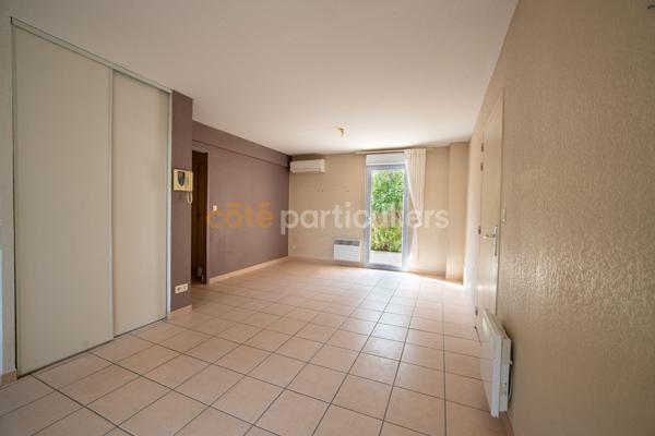 Vente
                Appartement41,73 m² - 2 Pièces -
                    NARBONNE (11100)