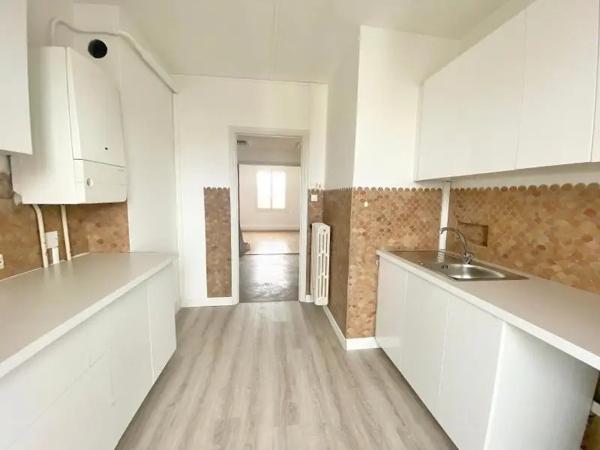Appartement à louer 3 pièces 131.78m²
