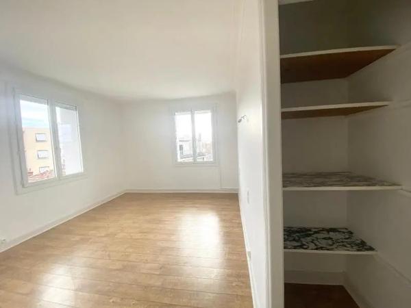 Appartement à louer 3 pièces 131.78m²