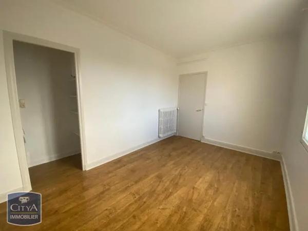 Appartement à louer 3 pièces 131.78m²