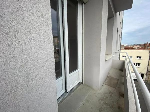 Appartement à louer 3 pièces 131.78m²