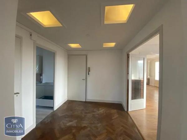 Appartement à louer 3 pièces 131.78m²