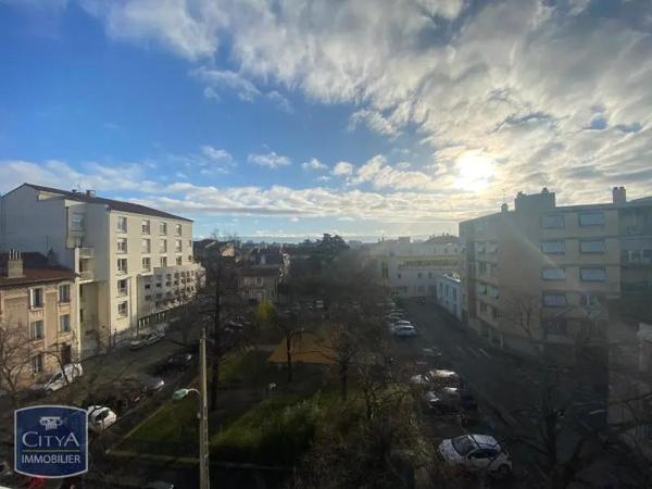 Appartement à louer 3 pièces 131.78m²