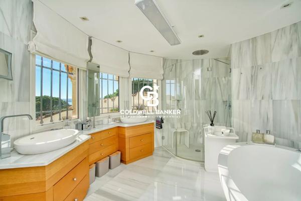 Propriété 6 pièces à vendre Ste Maxime - 83120 / Réf: 84340419