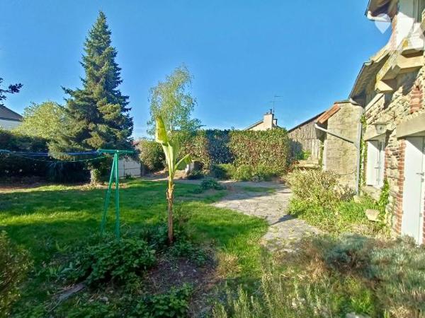 NOUVEAUTE TRENTE CINQ NOTAIRES - A proximité des commerces et commodités - cette maison de cara...