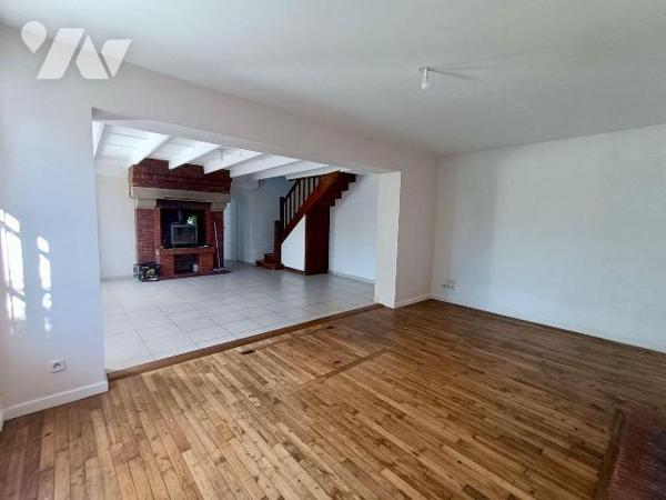 NOUVEAUTE TRENTE CINQ NOTAIRES - A proximité des commerces et commodités - cette maison de cara...