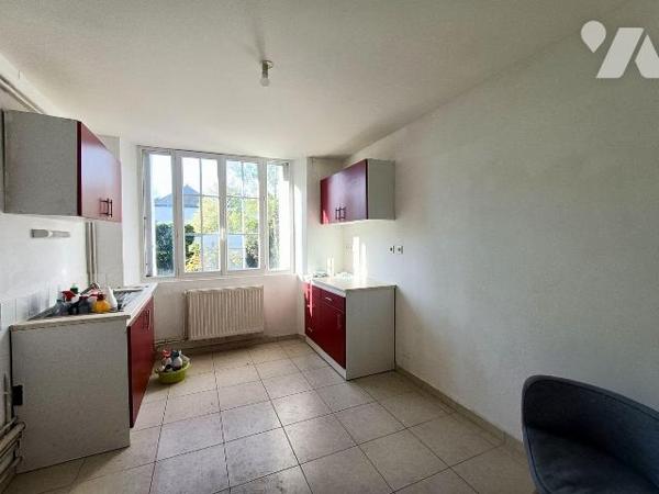 NOUVEAUTE TRENTE CINQ NOTAIRES - A proximité des commerces et commodités - cette maison de cara...