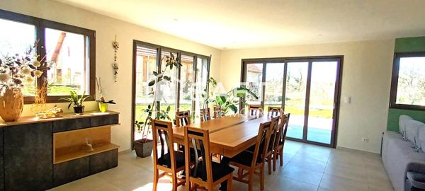 Bien rare sur le secteur, idéal pour projet familial ou professionnel avec grand terrain.