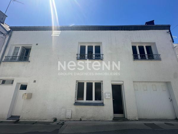 Questembert Centre-Ville  Ensemble immobilier à fort potentiel.