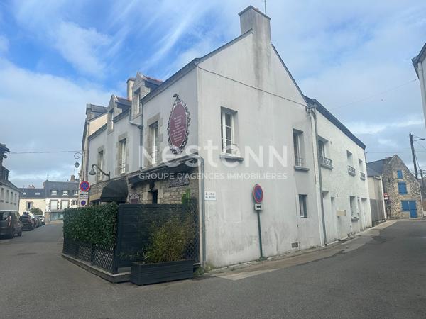Questembert Centre-Ville  Ensemble immobilier à fort potentiel.