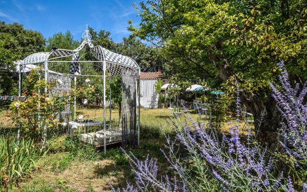 Maison à vendre    2 pièces •  Tavel