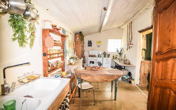 Maison à vendre    2 pièces •  Tavel