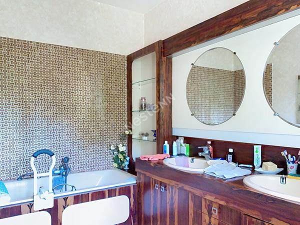 Maison familiale Avrillé 225 m² - Parc de la Haye - 6 chambres - grand jardin 1738 m² - sous-sol - garage