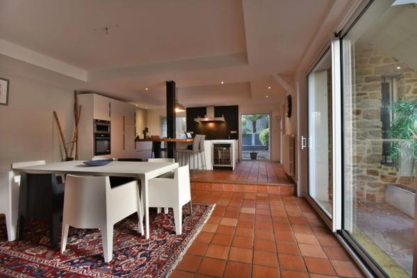 MAISON EN PIERRE 12 PIECES - 300 M²