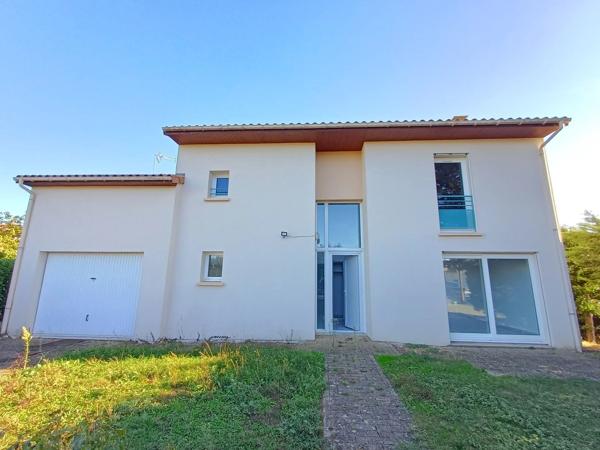 Location                                                      Maison
                        
                     5 pièces                      133 m2                     à Mazerolles