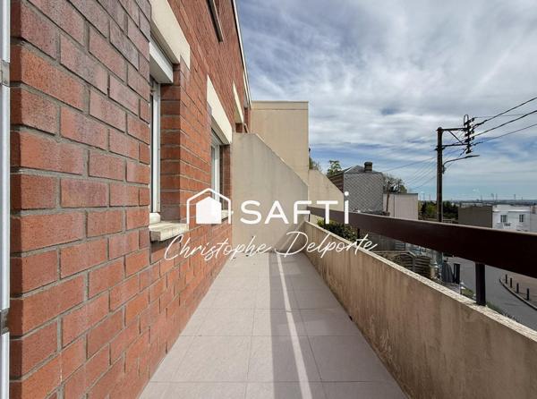 Maison avec terrasse et balcon et garage double