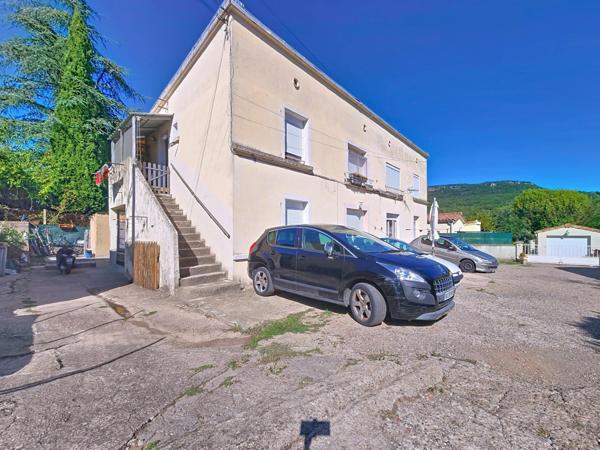 Immeuble de rapport loué – 3 appartements T3 – Lamalou-les-Bains (34240) Superficie totale : 195 m² | Rentabilité brute : env. 10 % | Prix : 175 000 €