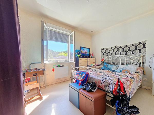 Immeuble de rapport loué – 3 appartements T3 – Lamalou-les-Bains (34240) Superficie totale : 195 m² | Rentabilité brute : env. 10 % | Prix : 175 000 €