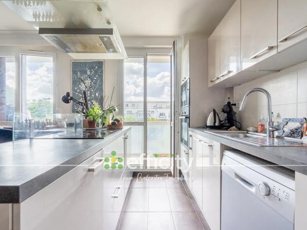 Appartement
         4 pièces
        - 101 m² 531 000 € *